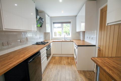 3 bedroom semi-detached house to rent, Northwood Drive, Newbury RG14