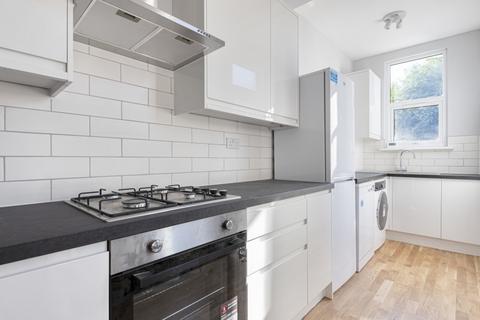 3 bedroom apartment to rent, Durnsford Road London SW19