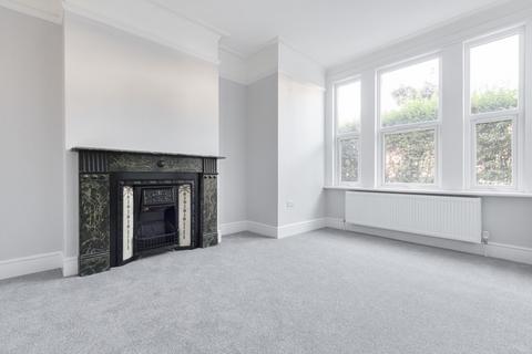 3 bedroom apartment to rent, Durnsford Road London SW19