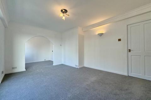 2 bedroom flat to rent, Dalmore Court, Marina, Bexhill-On-Sea TN40