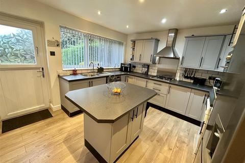 4 bedroom semi-detached bungalow for sale, Fairfield Drive, Heckmondwike