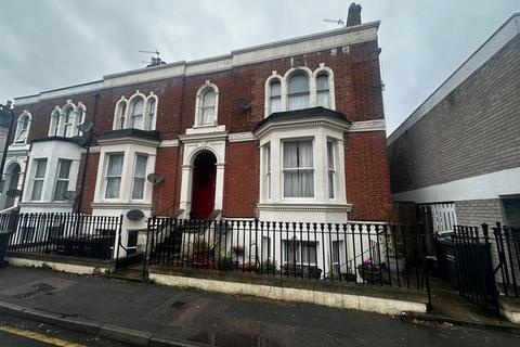 1 bedroom flat to rent, Cobham Street, Gravesend