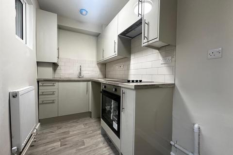 1 bedroom flat to rent, Cobham Street, Gravesend