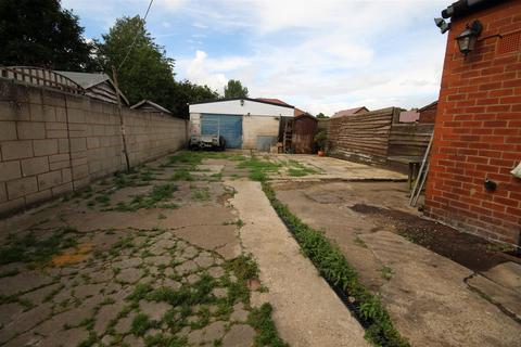 3 bedroom semi-detached house for sale, Redhill Avenue, Castleford