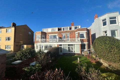 2 bedroom flat to rent, Valerian, Bexhill on Sea