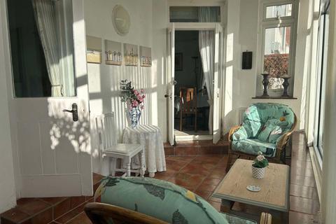 2 bedroom flat to rent, Valerian, Bexhill on Sea