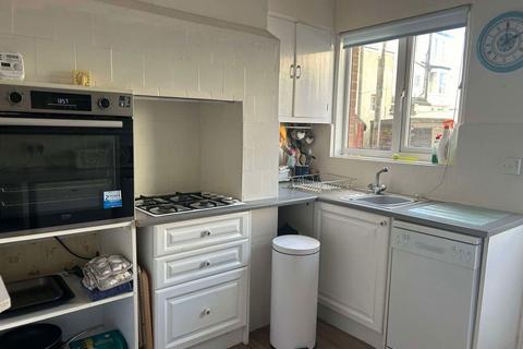 2 bedroom flat to rent, Valerian, Bexhill on Sea