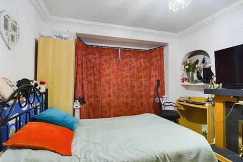1027 Newham Way, London, E6 5JL