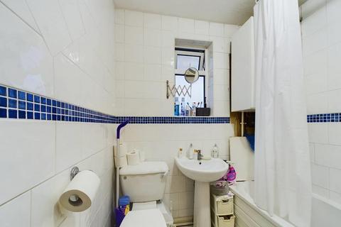 1027 Newham Way, London, E6 5JL