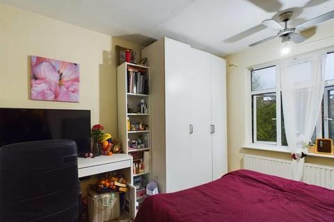 1027 Newham Way, London, E6 5JL