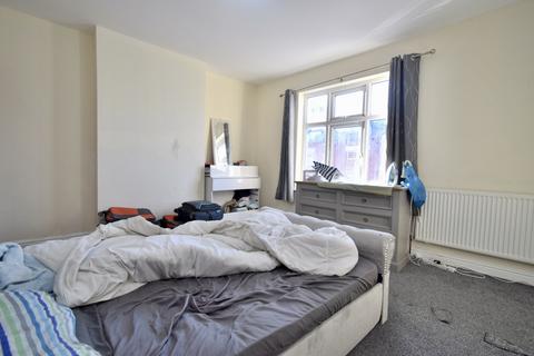 3 bedroom end of terrace house for sale, Tudor Road, Newfoundpool, Leicester, LE3