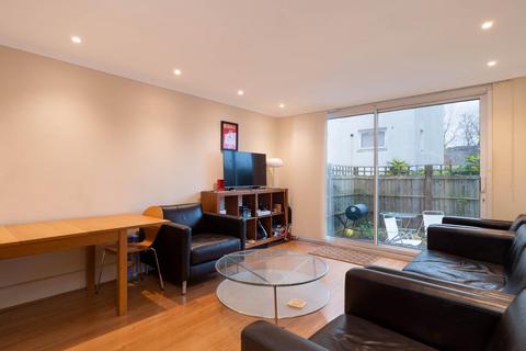 3 bedroom flat for sale, Barleycorn Way, London E14