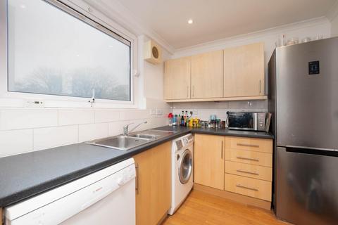 3 bedroom flat for sale, Barleycorn Way, London E14