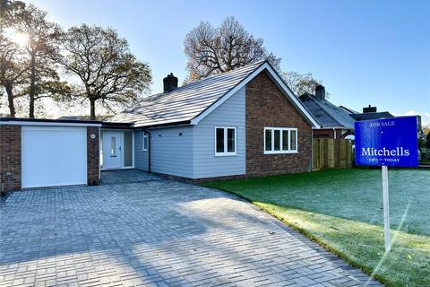 3 bedroom bungalow for sale, Braemar Drive, Christchurch BH23