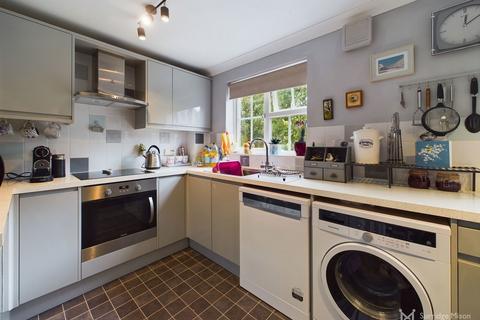 25 Cabot Close, Eastbourne, BN23 6RT