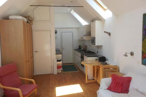 Studio to rent, New Windsor Terrace, Falmouth