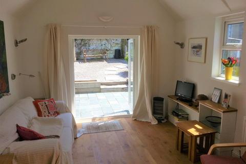 Studio to rent, New Windsor Terrace, Falmouth