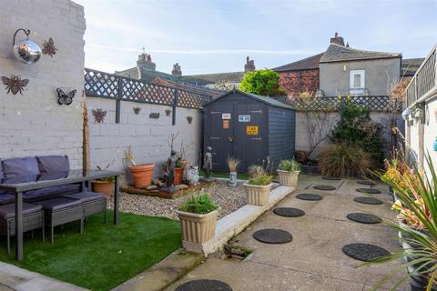 1 Marine Parade, Withernsea, HU19 2DR