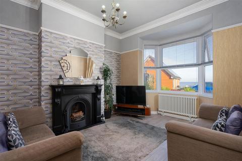 1 Marine Parade, Withernsea, HU19 2DR