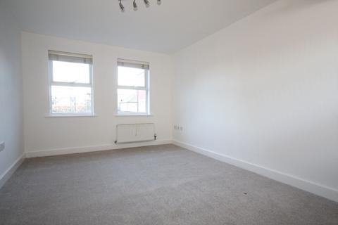 2 bedroom flat to rent, Woking GU21