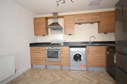 2 bedroom flat to rent, Woking GU21