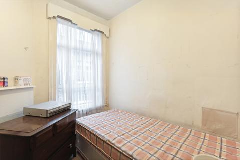 2 bedroom flat for sale, Bronsart Road, London