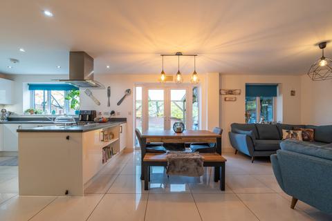 31 Sutton Crescent, Barton Under Needwood, Burton-on-trent, DE13 8FE