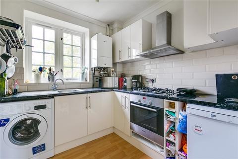 2 bedroom flat to rent, Tower Court, Frogmore, London