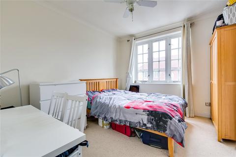 2 bedroom flat to rent, Tower Court, Frogmore, London