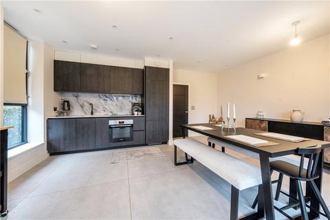 2 bedroom apartment for sale, Eastbury Avenue, Northwood, Middlesex