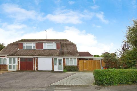 3 bedroom semi-detached house to rent, Heath Way, Swindon SN3