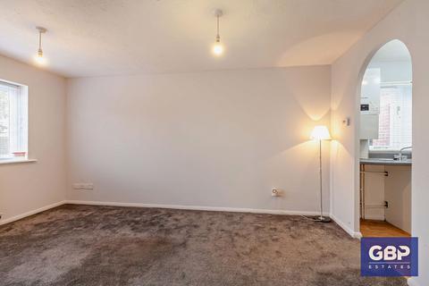 1 bedroom ground floor flat for sale, Poplar Street, Romford, RM7