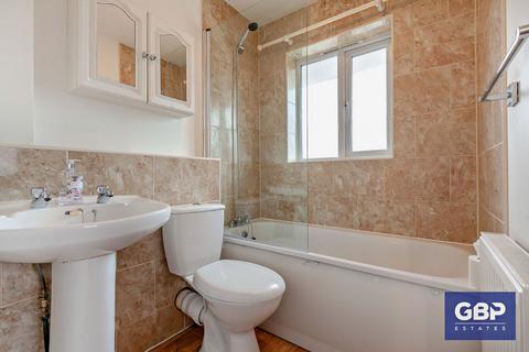 1 bedroom ground floor flat for sale, Poplar Street, Romford, RM7