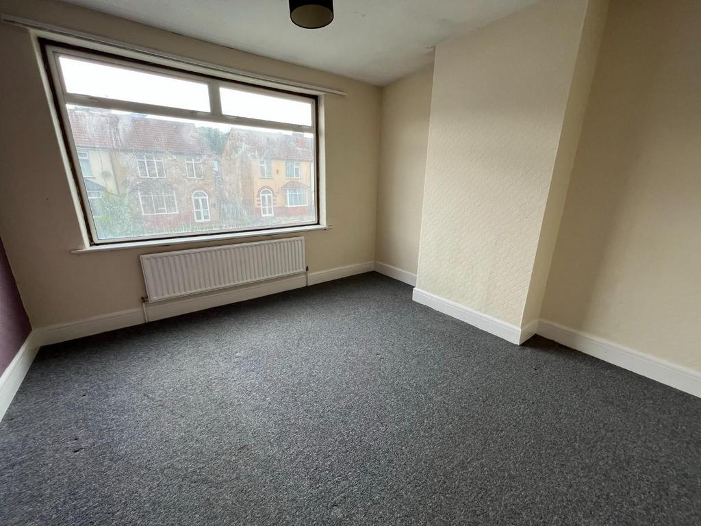 Bedroom to let.JPEG