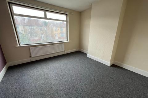 4 bedroom terraced house to rent, Glenfrome Road, Bristol BS5