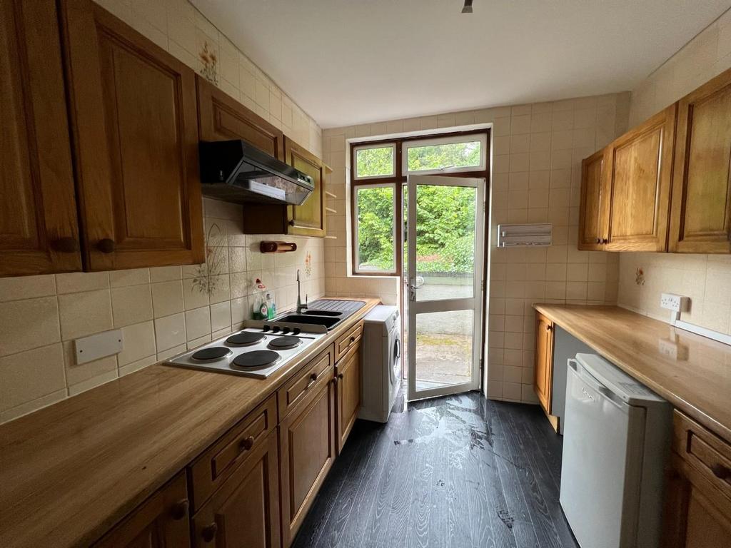 Kitchen - to rent.JPEG