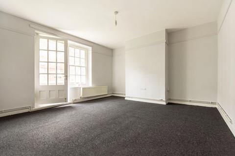 2 bedroom flat to rent, New Park Road, SW2