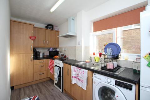 2 bedroom terraced house to rent, Little Meadow, Bristol BS32