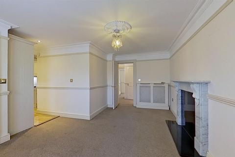 2 bedroom flat to rent, Marine Crescent, Folkestone