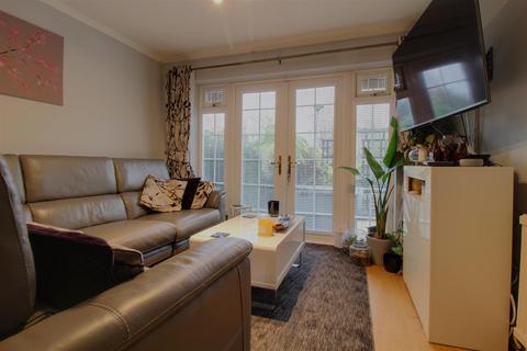 2 bedroom maisonette for sale, The Chestnuts, Somerset Place, Gloucester