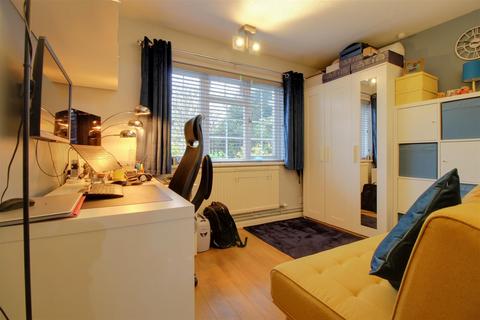 7 The Chestnuts, Gloucester, GL1 1YH