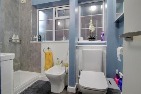 7 The Chestnuts, Gloucester, GL1 1YH