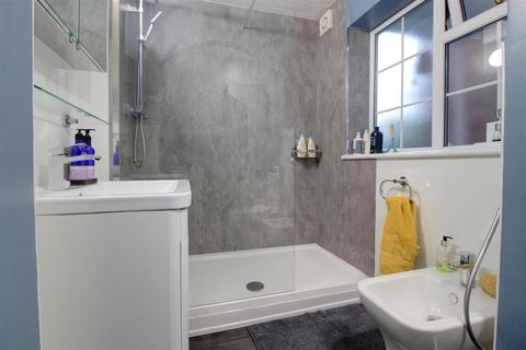 7 The Chestnuts, Gloucester, GL1 1YH