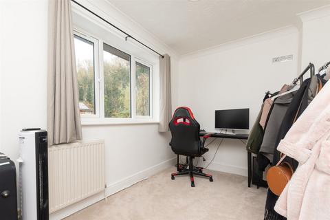 28 Perkins Close, Greenhithe, DA9 9QF