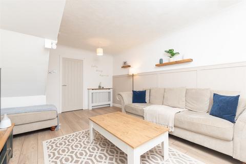 28 Perkins Close, Greenhithe, DA9 9QF