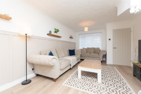 28 Perkins Close, Greenhithe, DA9 9QF