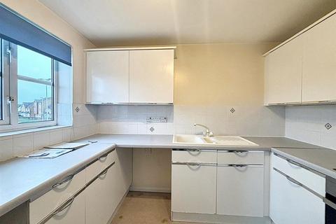 2 bedroom flat for sale, Falmouth Close, Eastbourne