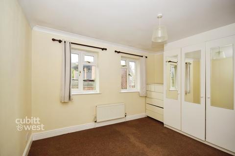 3 bedroom semi-detached house to rent, Bradley Close Sutton SM2