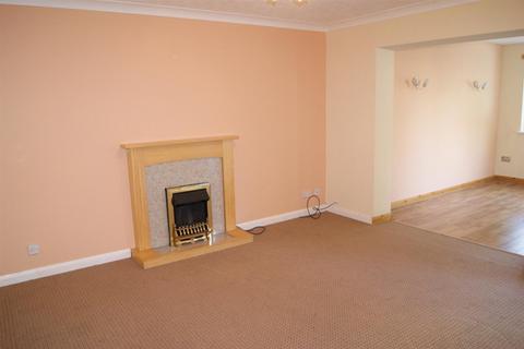 3 bedroom townhouse to rent, Dimple Gardens, Ossett WF5