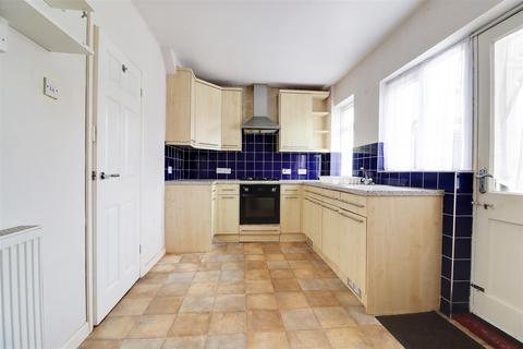 2 bedroom end of terrace house for sale, Acadia Grove, Hessle